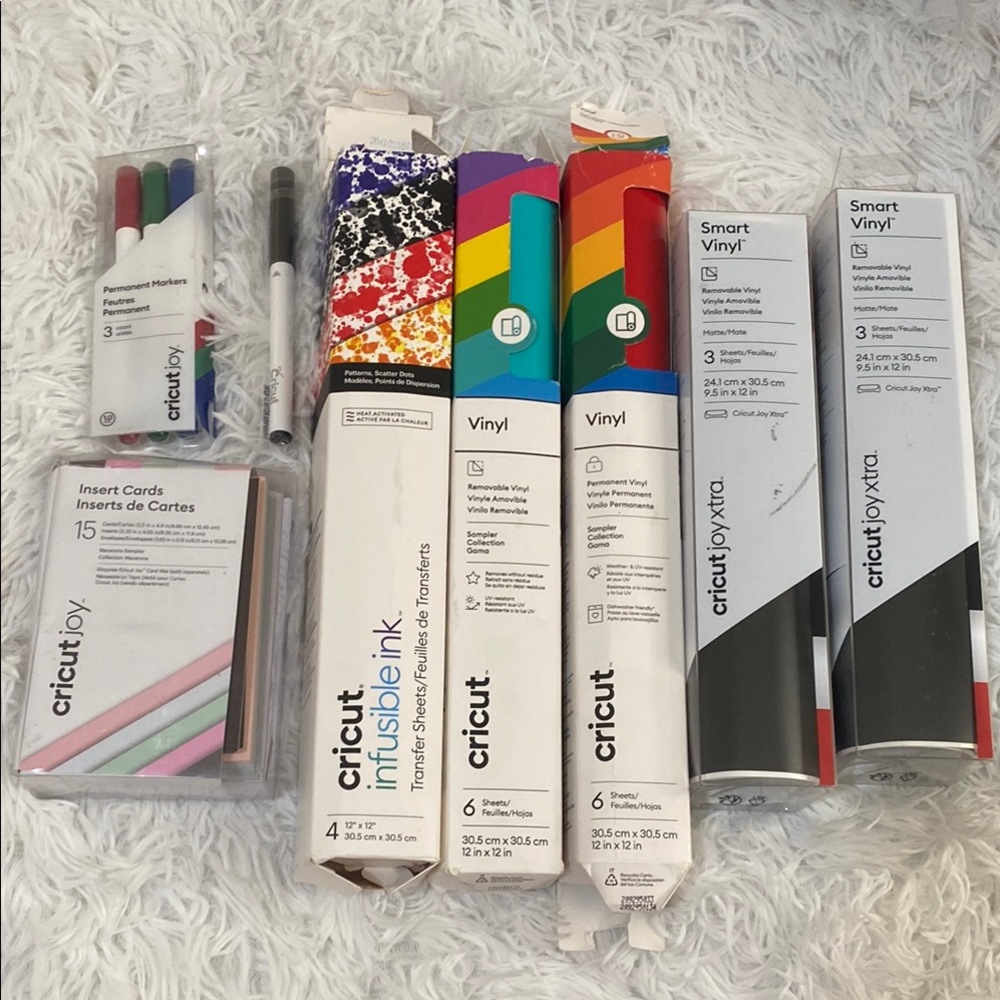 Cricut Colorful Vinyl and Marker Collection